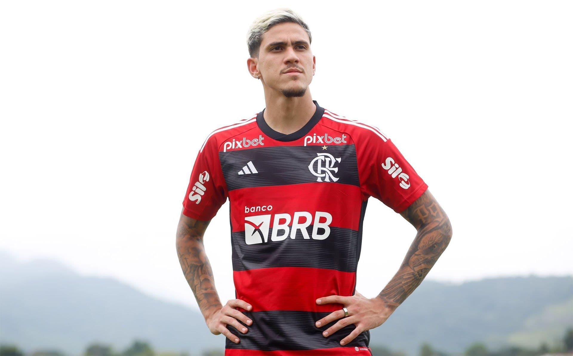 O Flamengo anunciou seu novo uniforme contra o Palmeiras