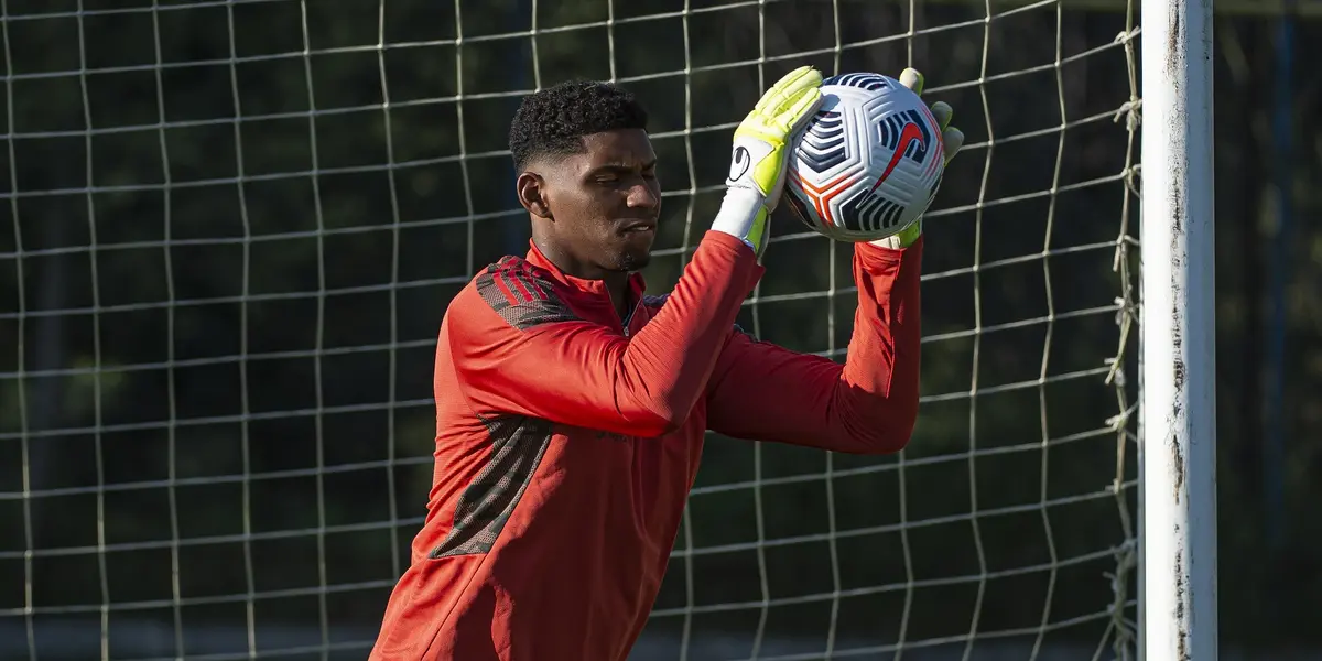 O Flamengo entrou em campo pela Libertadores sem Diego Alves e nem Hugo Souza