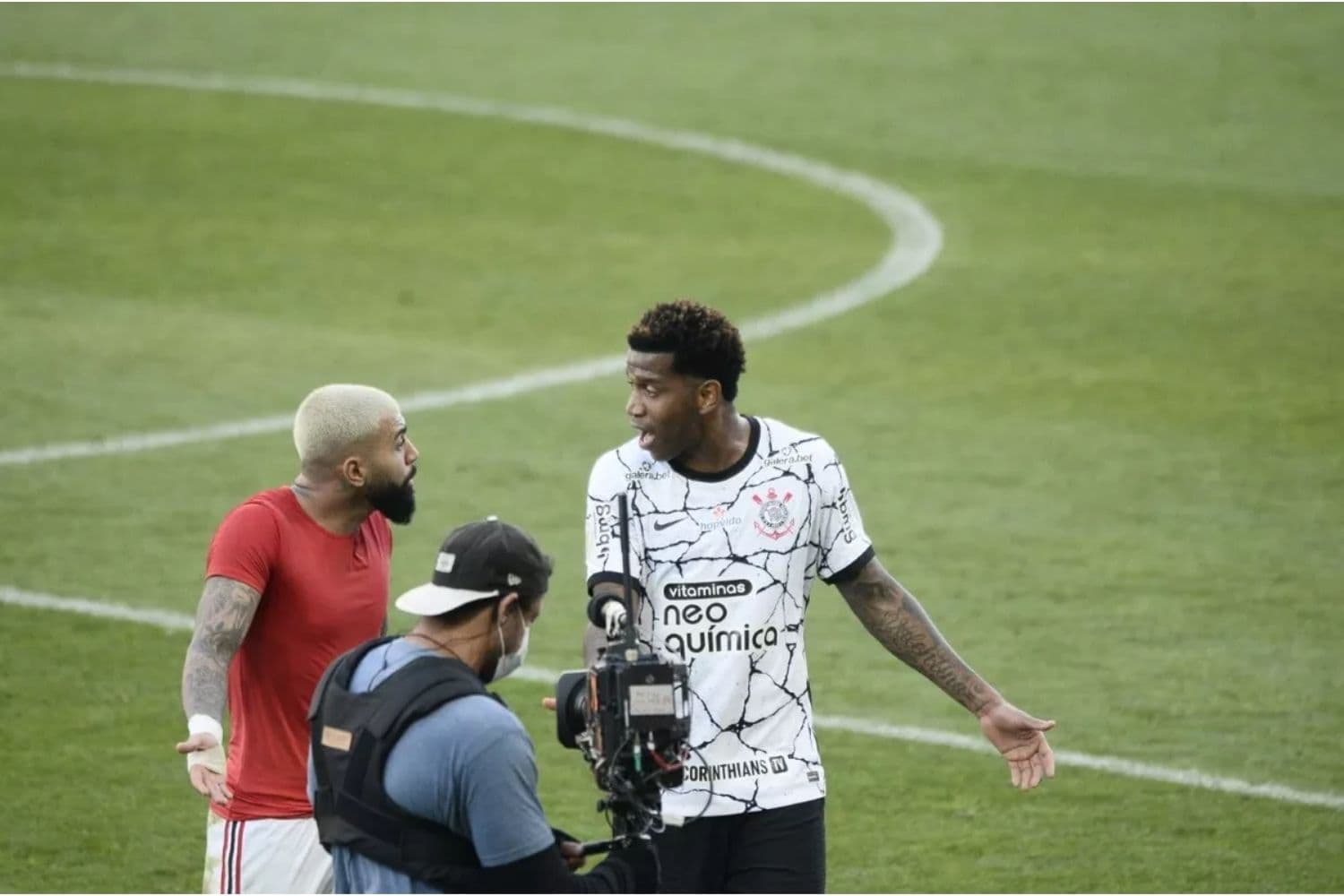 O Flamengo ganhou mais uma vez sob o comando de Renato Portaluppi e Gabigol roubou a cena ao discutir com Gil, zagueiro do Corinthians