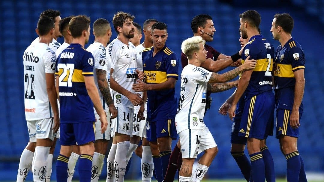 O Flamengo teria um grande jogador do Santos e chegaria de graça.