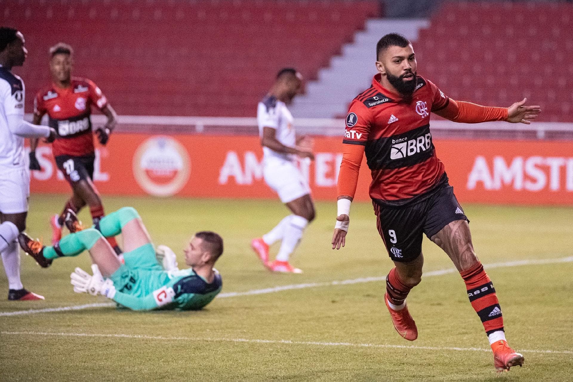 O Flamengo vai receber a Liga de Quito e espera somar 3 pontos para se classificar para a próxima fase da Copa Libertadores 2021. Veja como, quando e onde assistir ao vivo.
