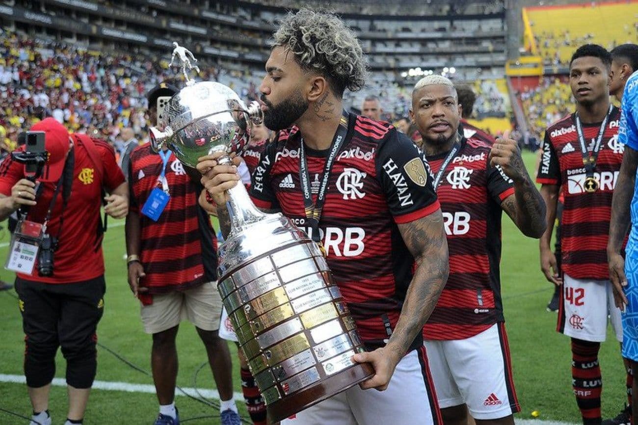 O Flamengo venceu o Vasco por 3 a 1, com gols de Ayrton Lucas e Pedro duas vezes, e se classificou para a final do Campeonato Carioca