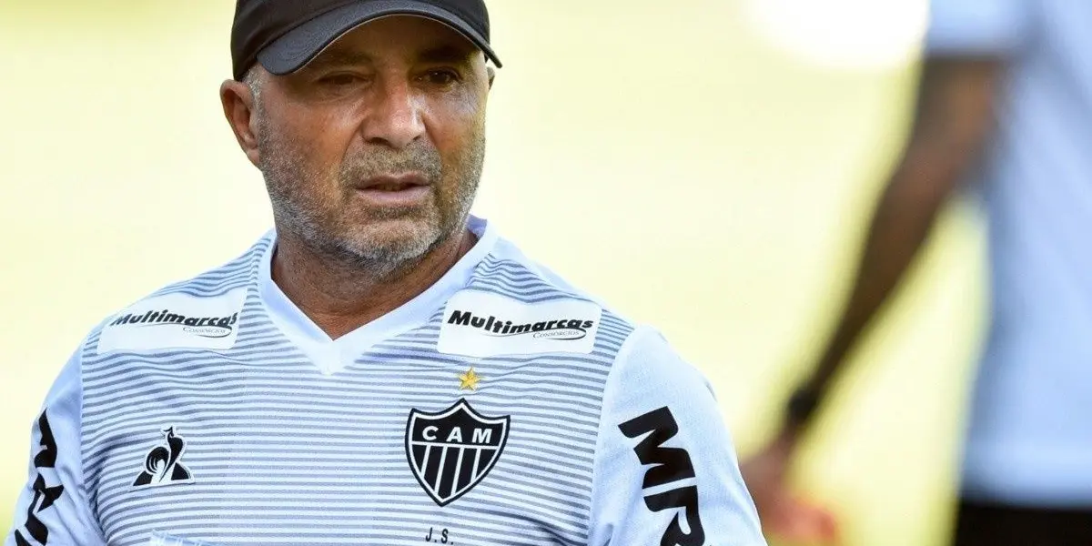 O francês Adil Rami. que trabalhou com Jorge Sampaoli em Sevilha, encheu o argentino de elogios, quanto à sua futura relação com o Olympique de Marseille