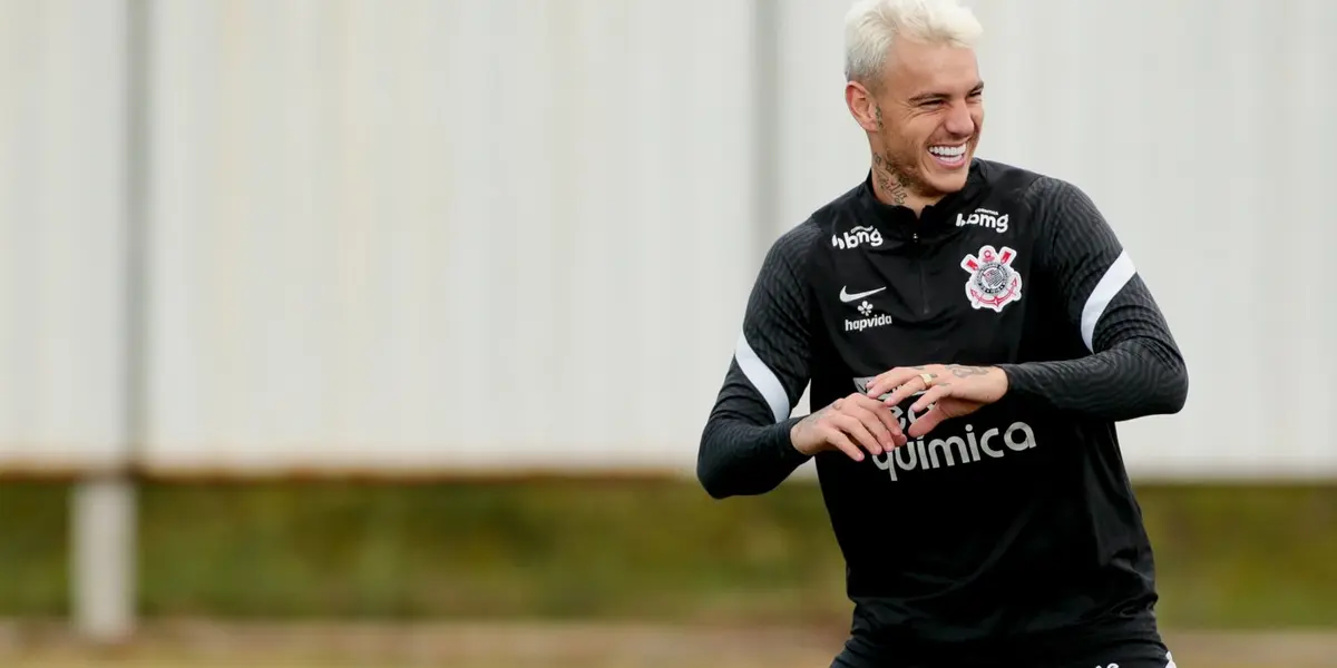 O futebol brasileiro ainda não se acostumou com o número de Róger Guedes que passou por um momento cômico na vitória do Timão