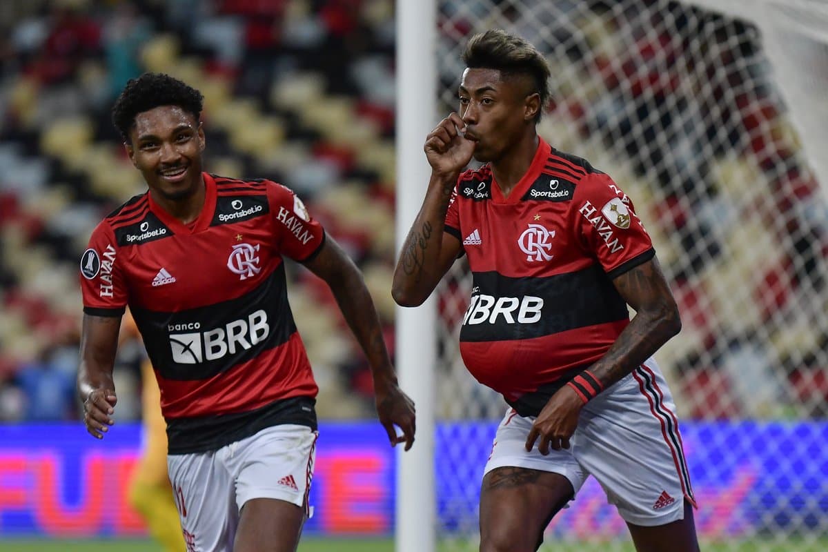 O gol de cobertura escancarou os problemas no gol que a equipe rubro-negra enfrenta