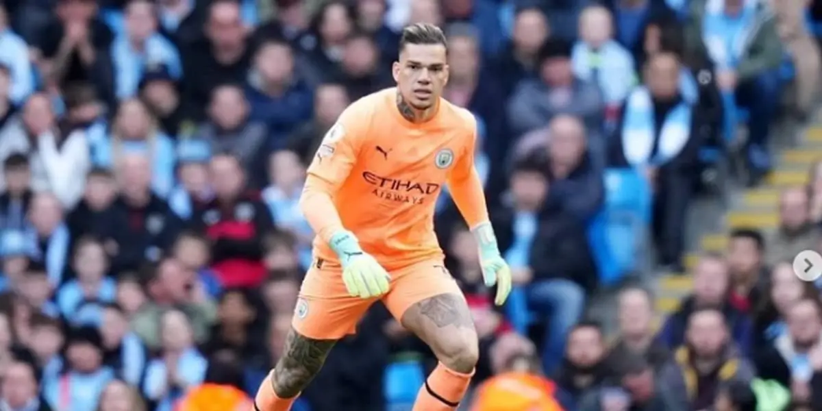 O goleiro da Seleção Brasileira conquistou mais um título em Manchester