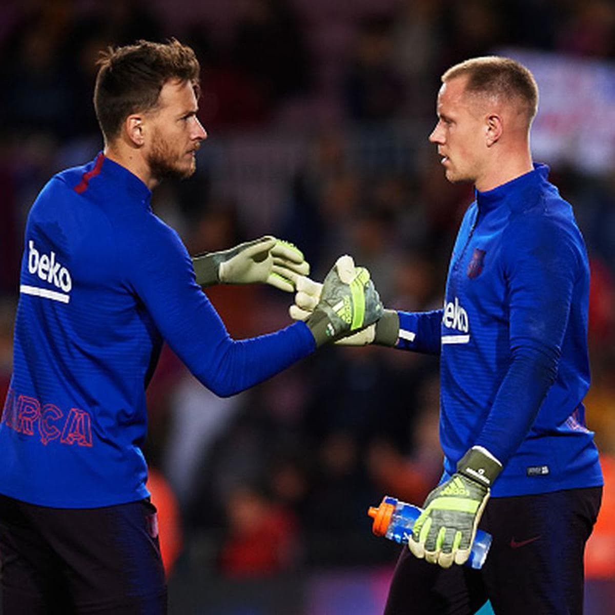 O goleiro Neto, pode voltar ao Brasil e deixar o Barcelona
