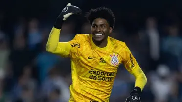 O grande feito de Hugo Souza superando ídolo do clube (Foto: Corinthians)