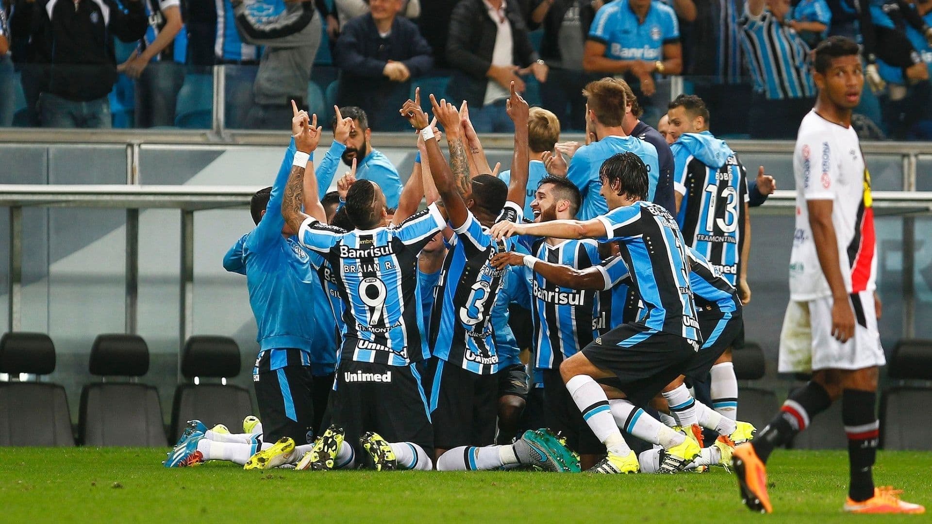 O Grêmio conquistou o hexacampeonato gaúcho, mas a vitória por 1 a 0 sobre o Caxias, no último sábado (09), não foi totalmente positiva