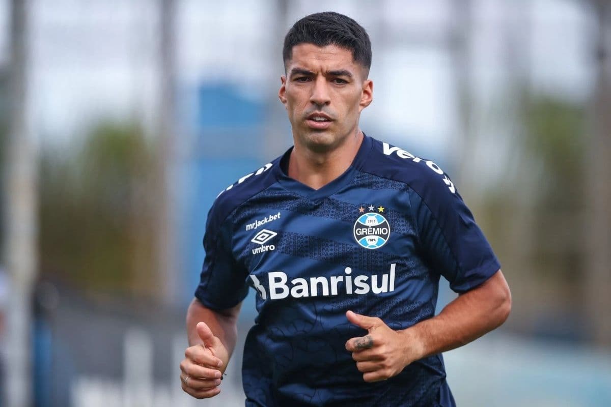 O Grêmio desembarcou em Natal para disputar a terceira fase da Copa do Brasil contra o ABC. Equipe gaúcha chega ao confronto com desfalques