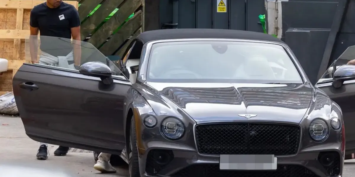 O imponente volante brasileiro Casemiro, após passar quase uma década no Real Madrid, surpreendeu ao se transferir para o Manchester United