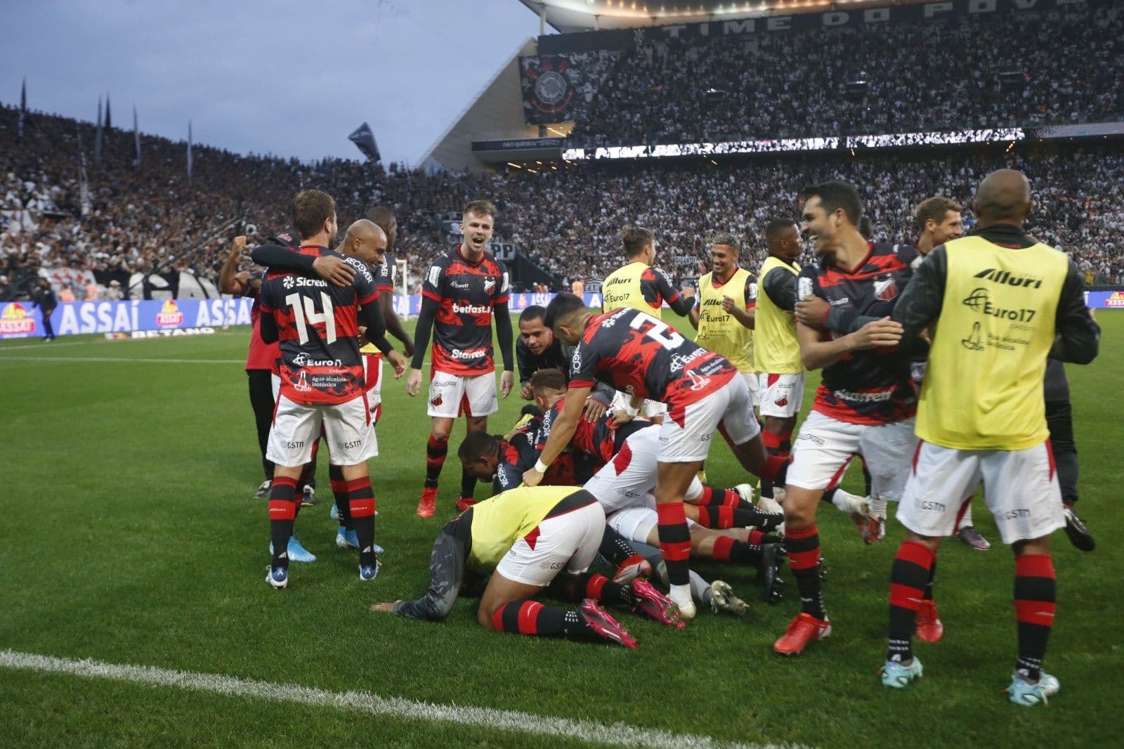 O Ituano afastou o volante, André Luiz, após o jogador ser denunciado pelo Ministério Público de Goiás por possível envolvimento com manipulação de resultados