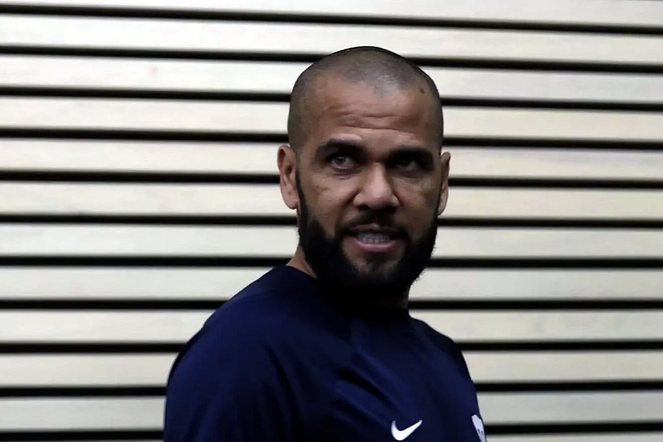 O jogador brasileiro Daniel Alves vem passando por momentos difíceis em Barcelona, na Espanha