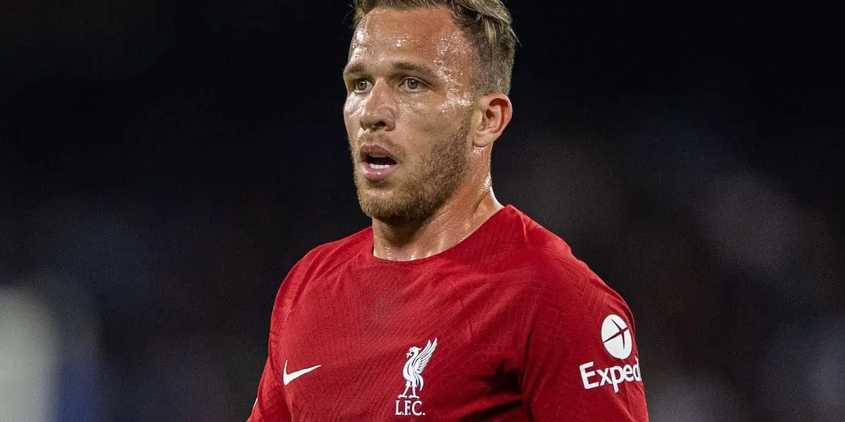 O jogador é pouco utilizado no Liverpool e isso vem causado estresse.