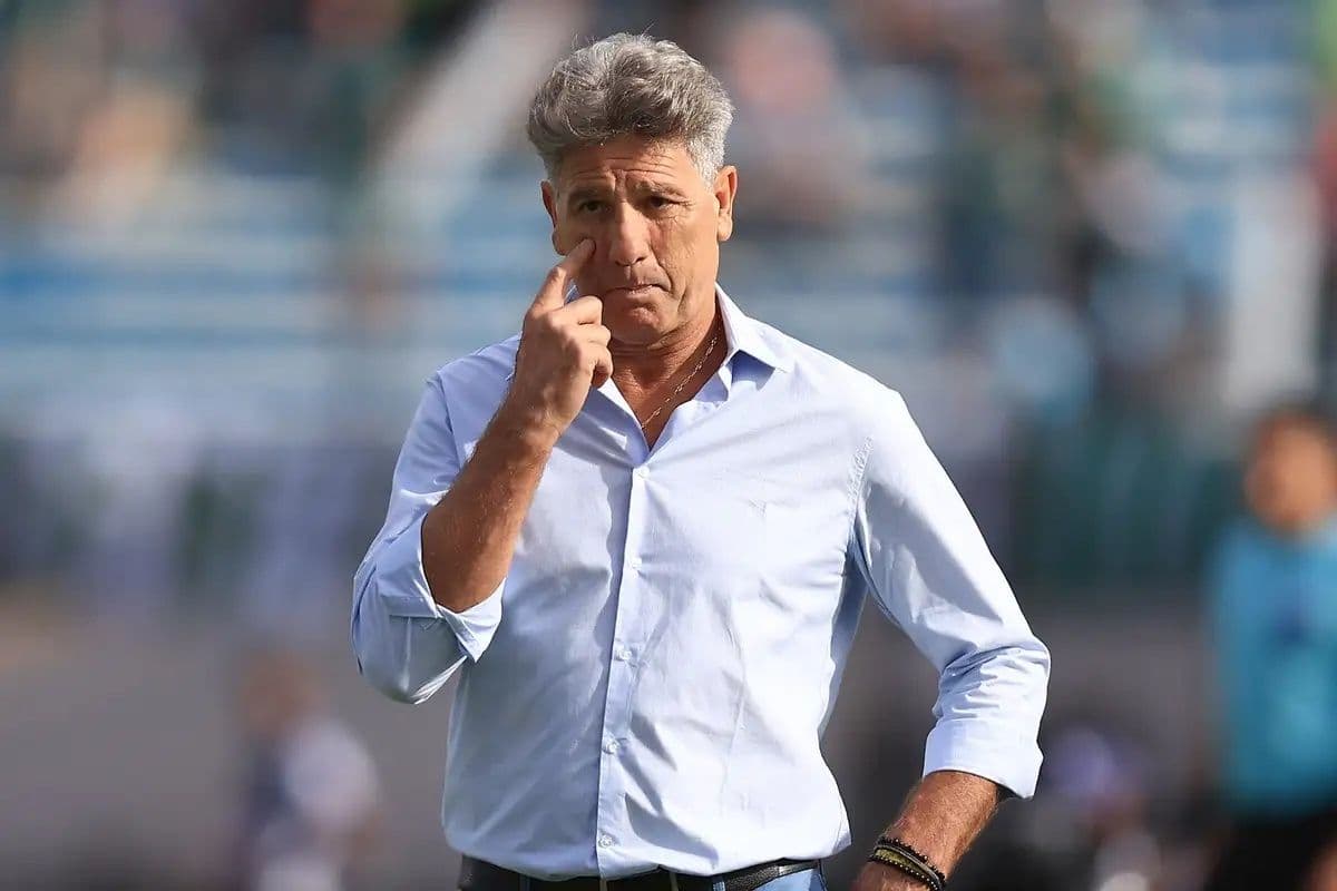 O jogo entre Grêmio e São Luiz pelo Campeonato Gaúcho de 2023 estava no segundo tempo quando o técnico Renato Gaúcho se indispôs com a torcida gremista
