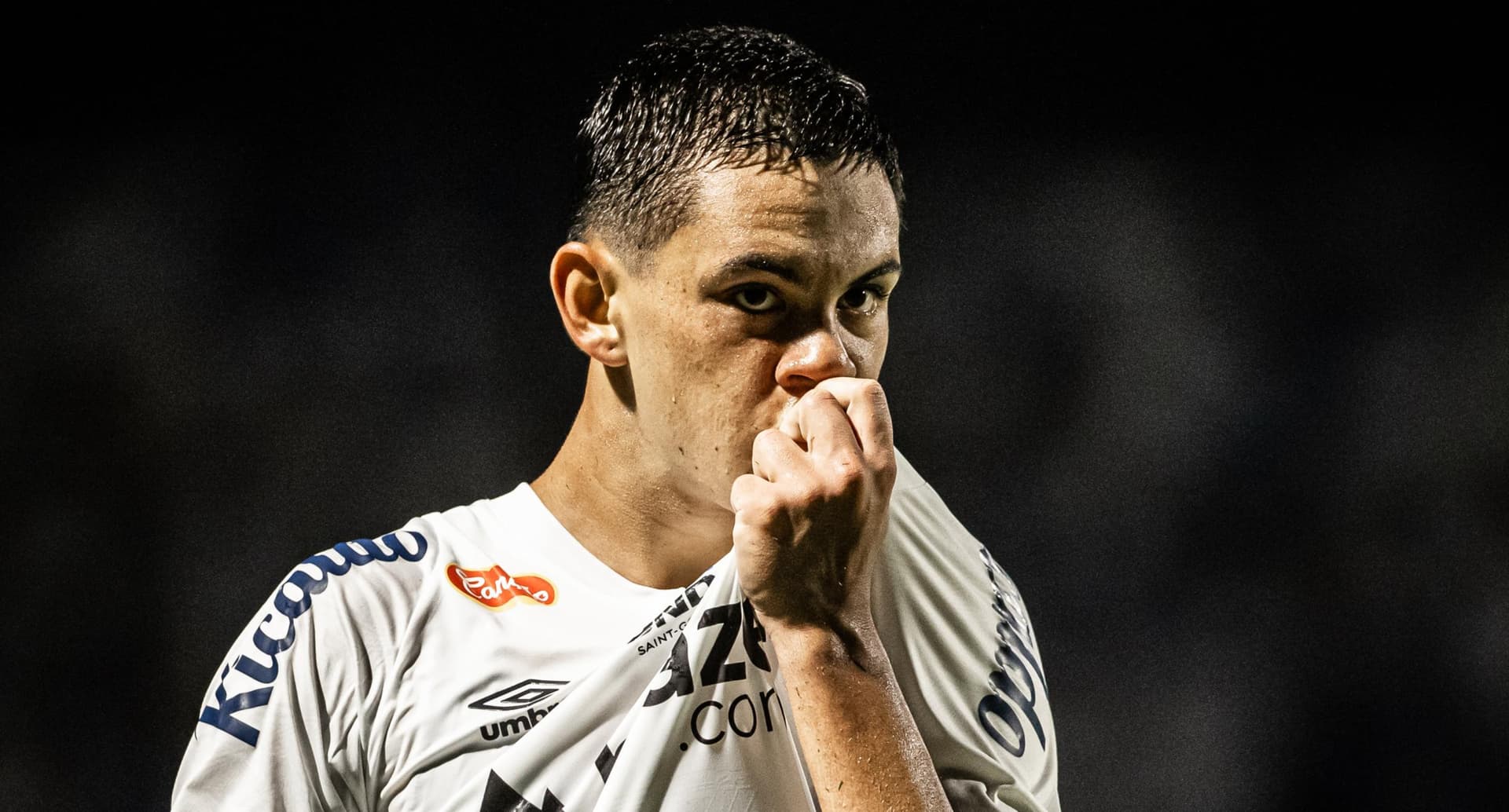 O jovem de 18 anos é um promissor jogador de futebol brasileiro