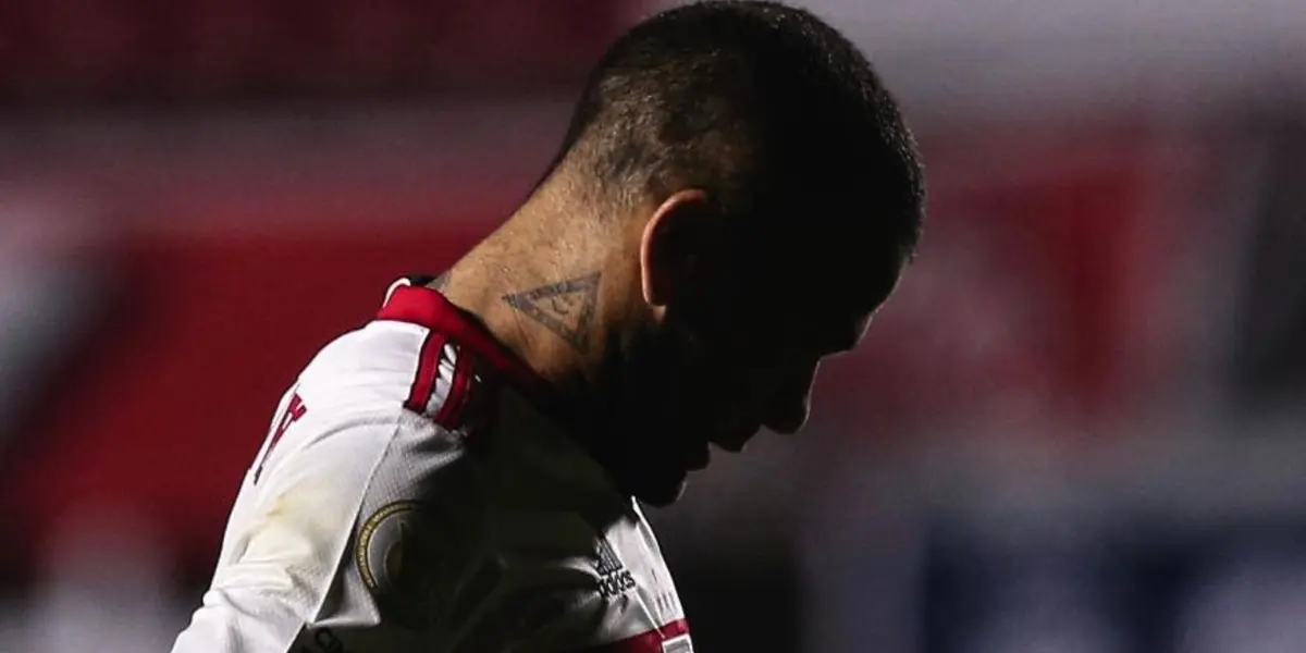 O lateral-direito Daniel Alves chocou o mundo nesta sexta-feira