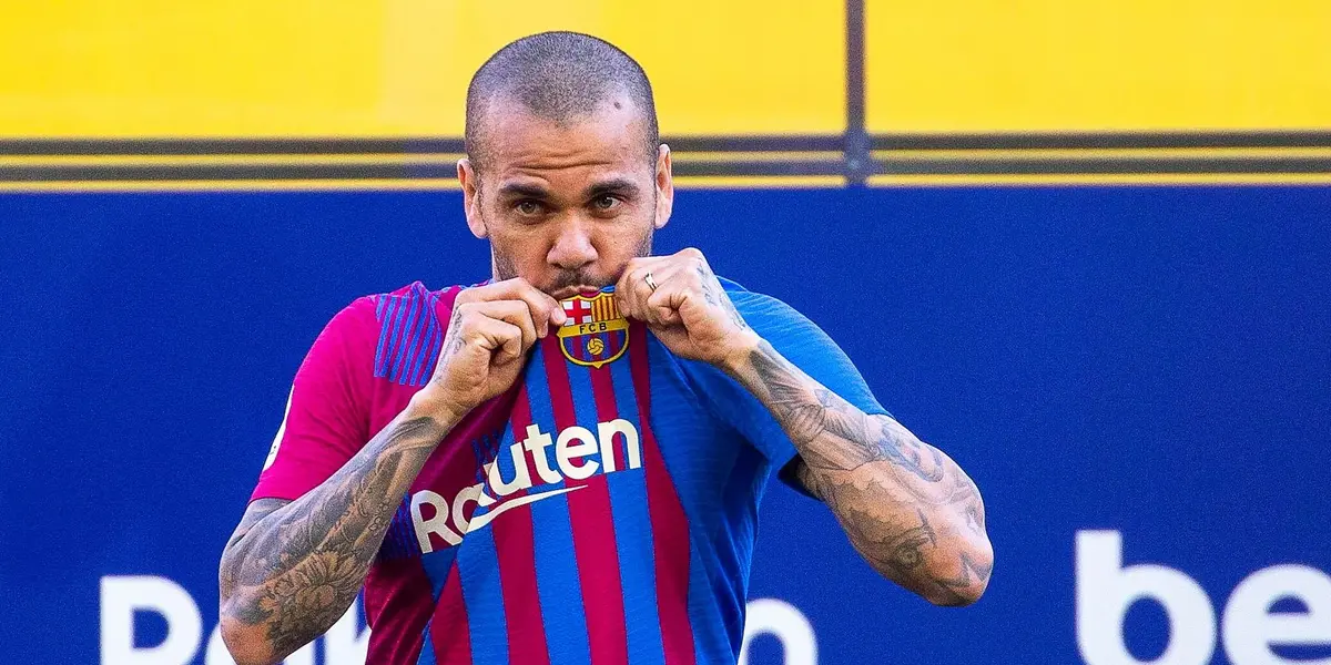 O lateral e peça fundamental no processo que Xavi instala voltará a vestir as cores Blaugranas em 2022. Já o fez em um amistoso, deixando grandes impressões apesar da idade.