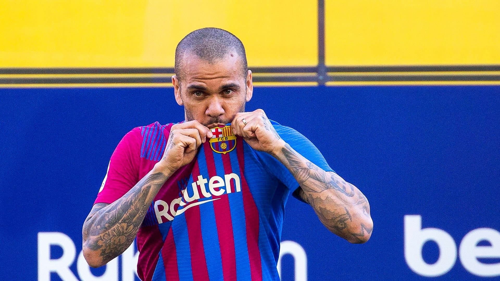 O lateral e peça fundamental no processo que Xavi instala voltará a vestir as cores Blaugranas em 2022. Já o fez em um amistoso, deixando grandes impressões apesar da idade.