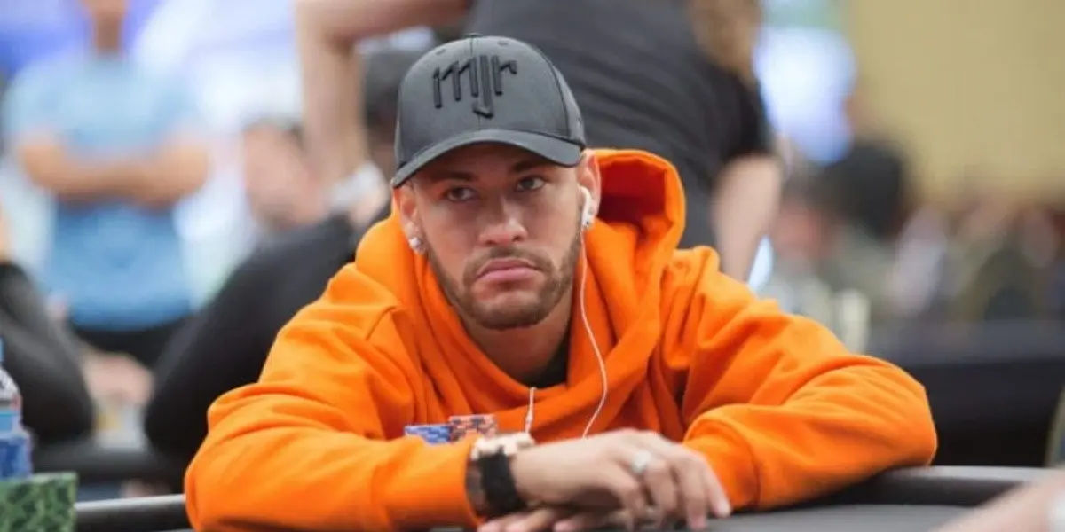 O lutador de MMA, Cara de Sapato, é amigo de Neymar e possui um objeto inusitado autografado pelo craque vale milhares de dólares