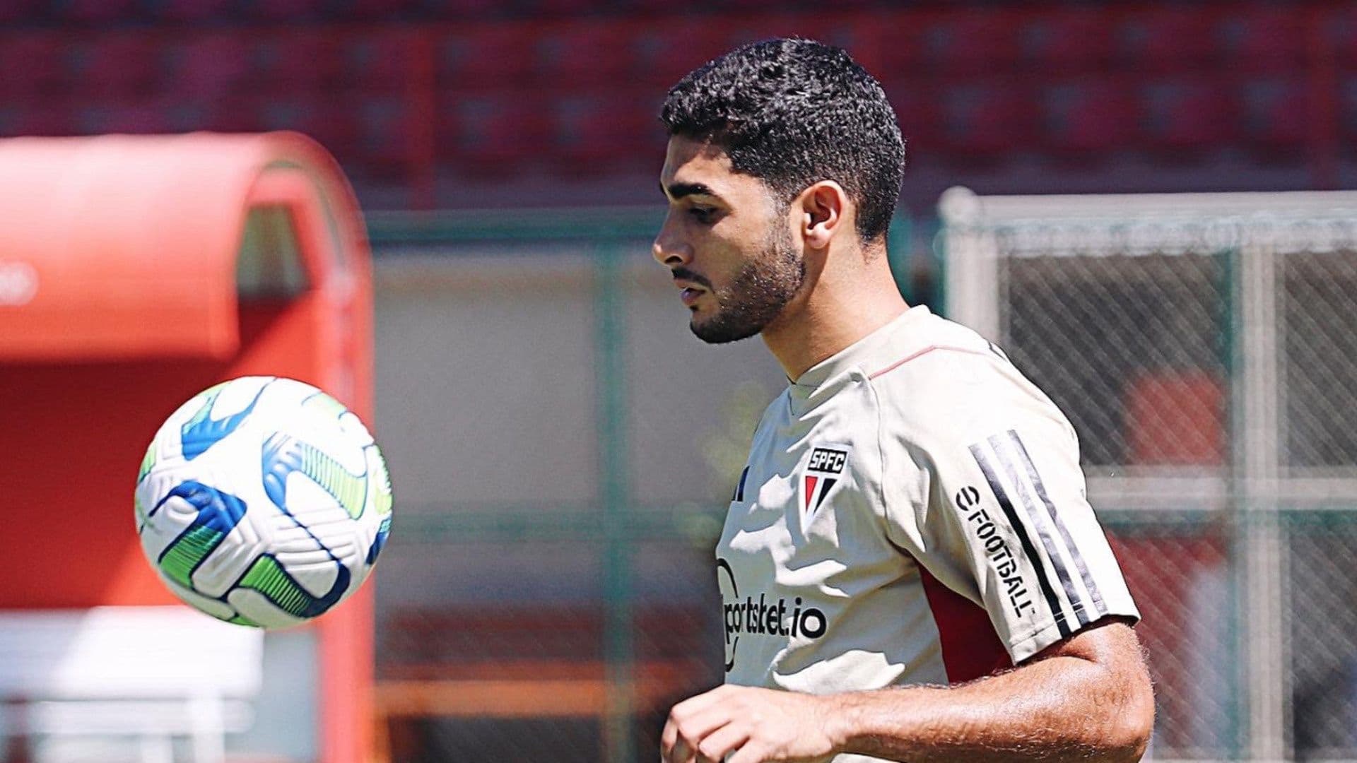 O meia Michel Araújo, um dos últimos reforços do São Paulo nesta temporada, abriu o coração em entrevista ao jornal El País, do Uruguai