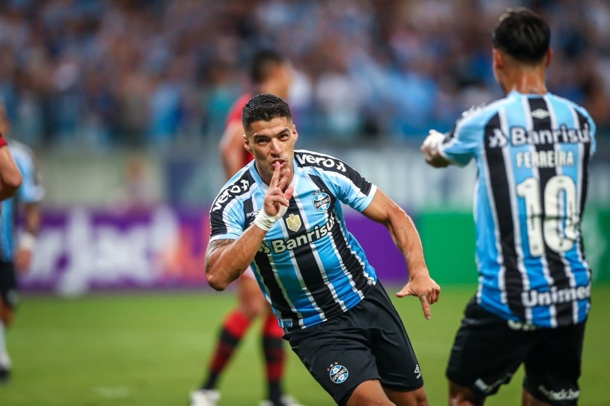 O meia Vinicius, conhecido como "Vina", é o mais novo reforço do Grêmio e seu salário deixou todos boquiabertos