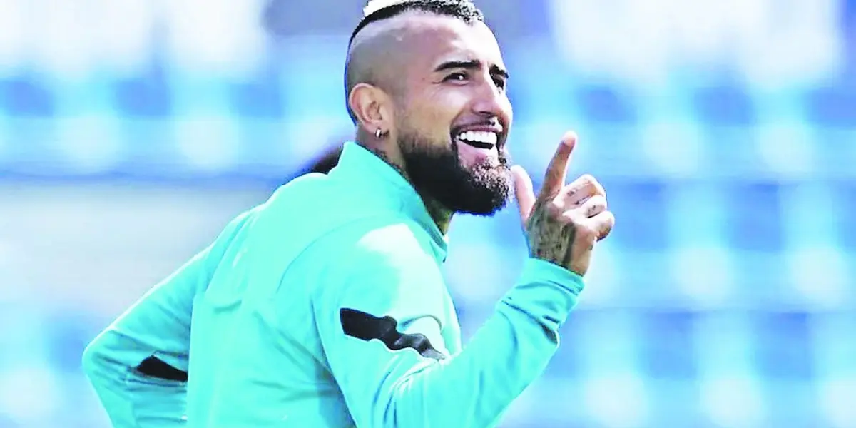 O meio-campista chileno está prestes a marcar sua saída da Inter de Milão e enquanto curte o Brasil.