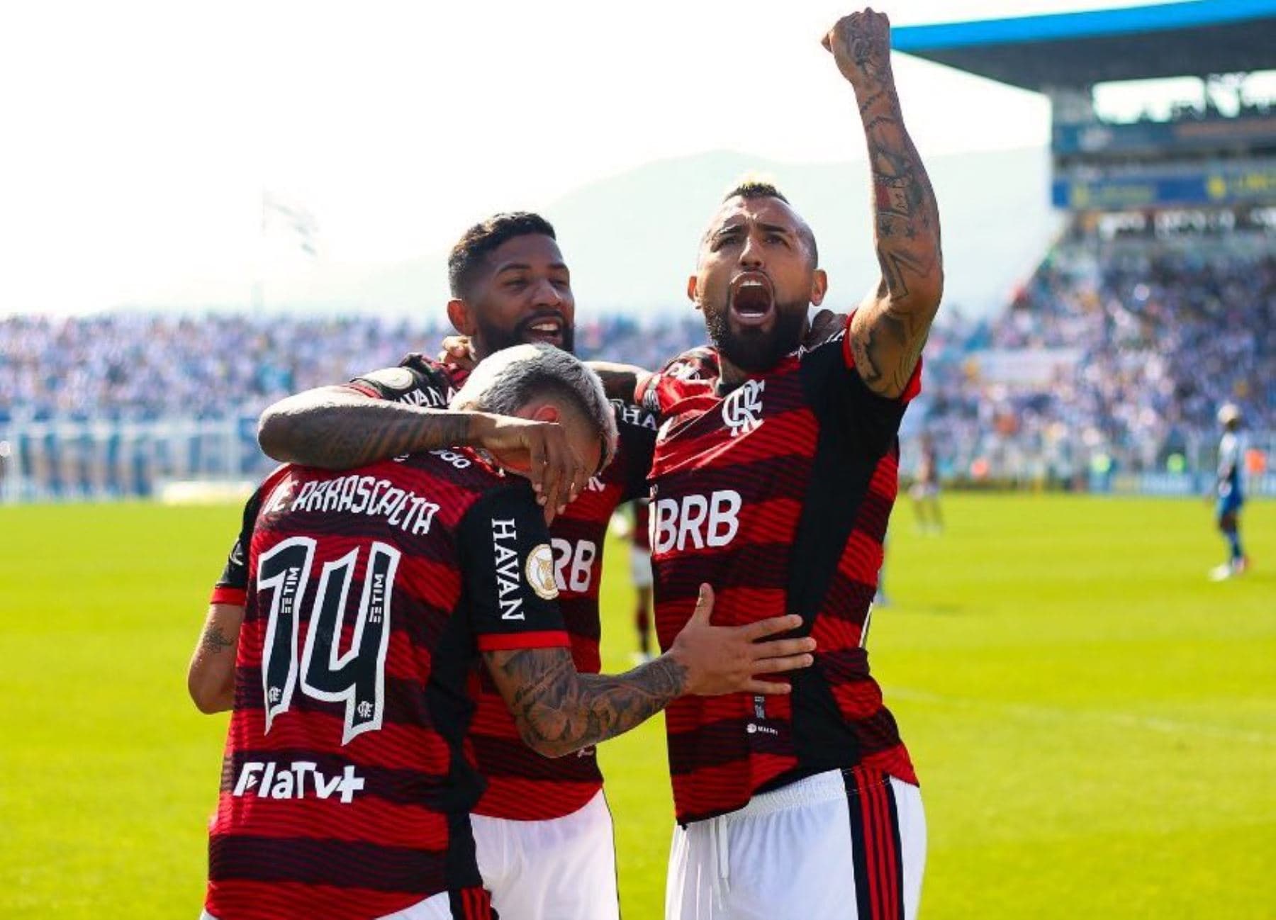 O meio-campista estreou no Brasileirão e agora poderá fazê-lo na Copa do Brasil e na Copa Libertadores nos próximos dois jogos.