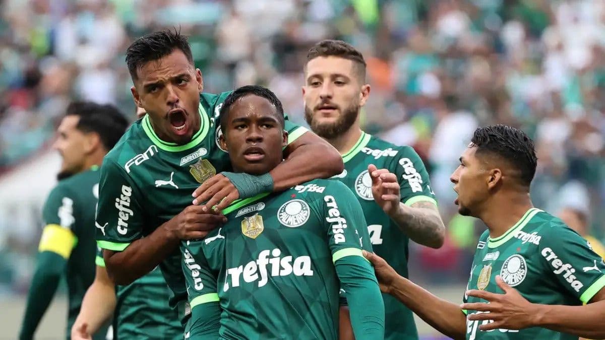 O Palmeiras está determinado a fortalecer seu meio de campo e colocou seus olhos no talentoso jogador Claudinho, atualmente no Zenit