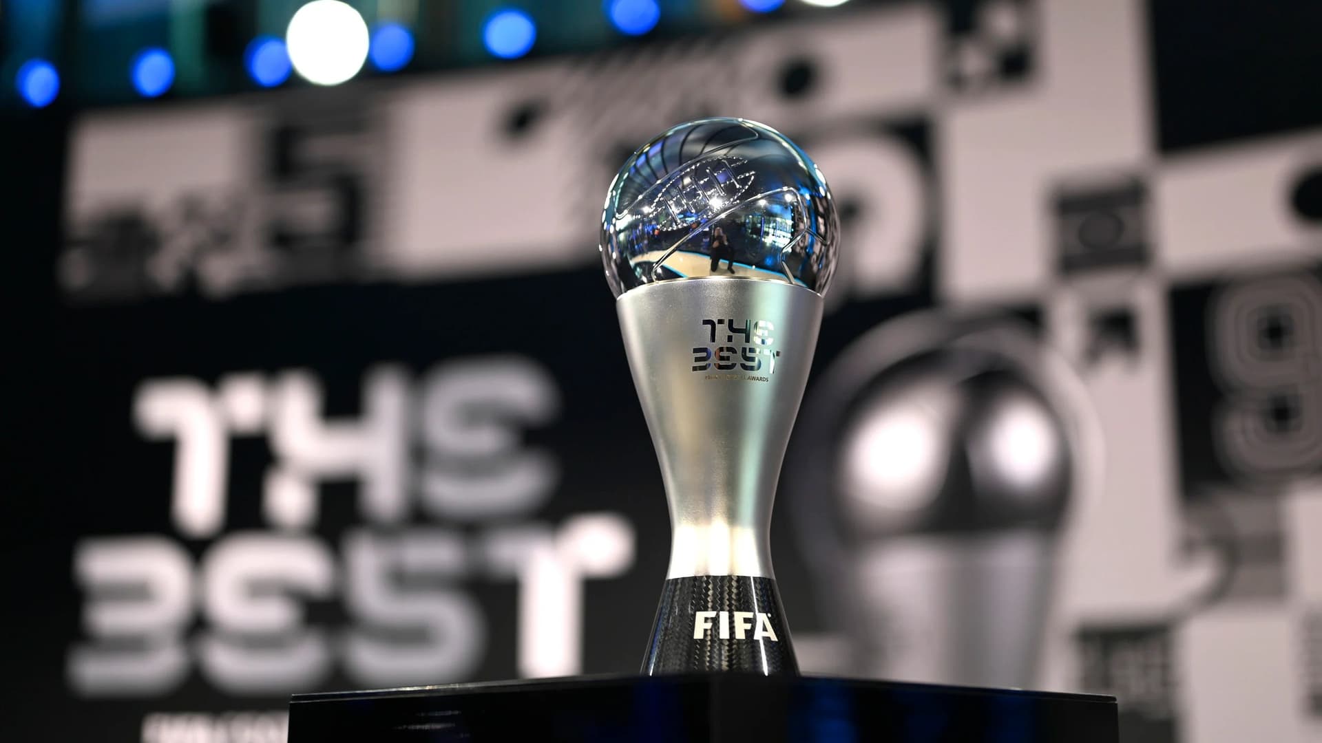 O prêmio The Best, que consagra os melhores da temporada segundo a FIFA, acontece nesta tarde, com Messi concorrendo ao sétimo troféu