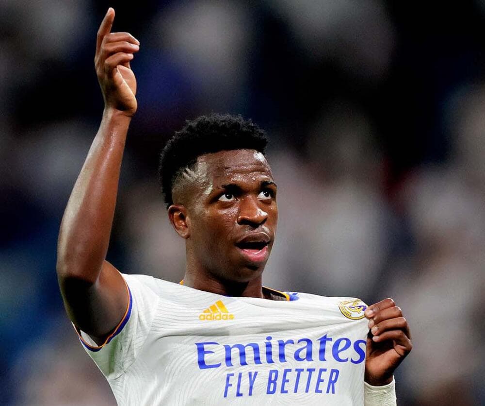 O Real Madrid continua a trabalhar para garantir a continuidade dos principais jogadores do atual plantel. Já com Haaland no City, o clube vai destinar aqueles milhões que o norueguês pediria em um novo contrato para 'Vini'.