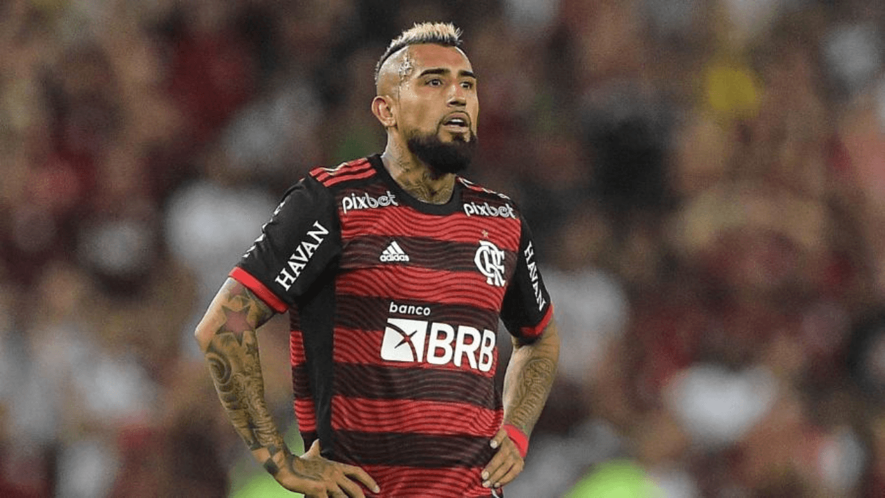 O "Rei Arthur" revelou como foram suas primeiras semanas no "Mengao" e contou detalhes da amizade que tem com uma das figuras do time.