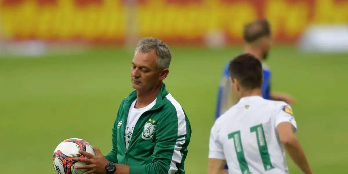 O Santos acertou a contratação de Lisca Doido