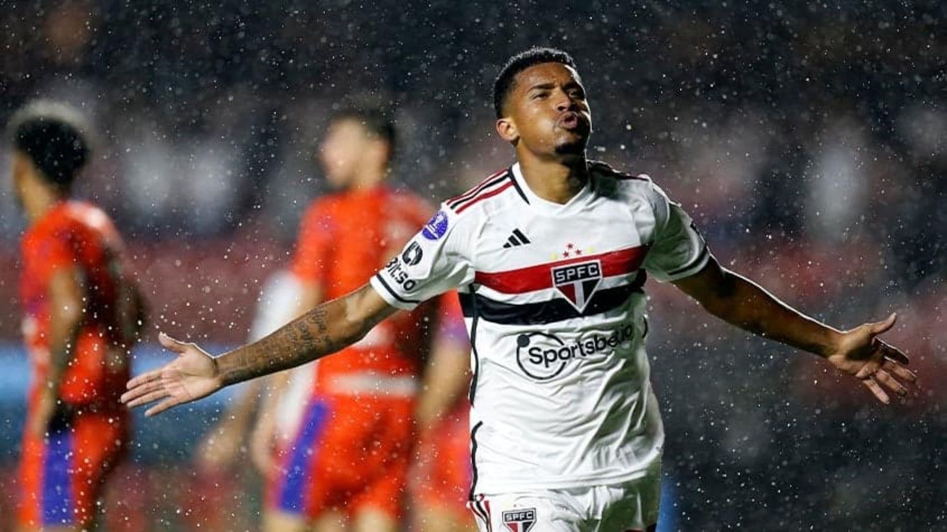 O São Paulo avançou para as quartas de final da Copa do Brasil. Depois de vencer o Sport fora de casa por 2 a 0 no jogo de ida