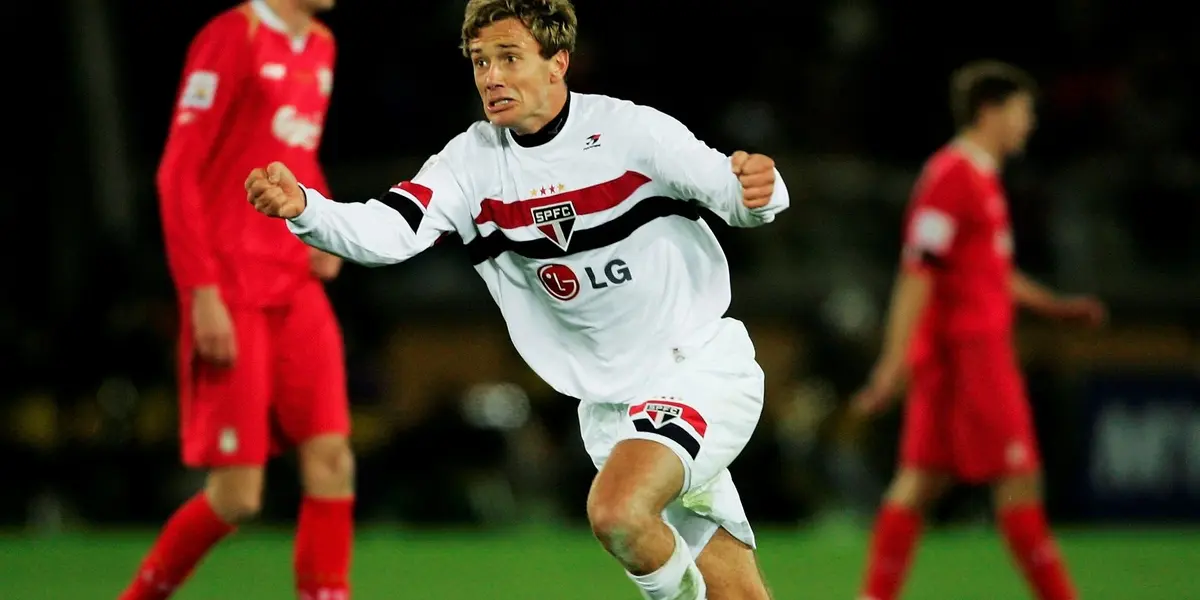 O São Paulo conquistou uma vitória importante no Campeonato Brasileiro ao derrotar o Athletico-PR por 2 a 1, de virada, em partida realizada