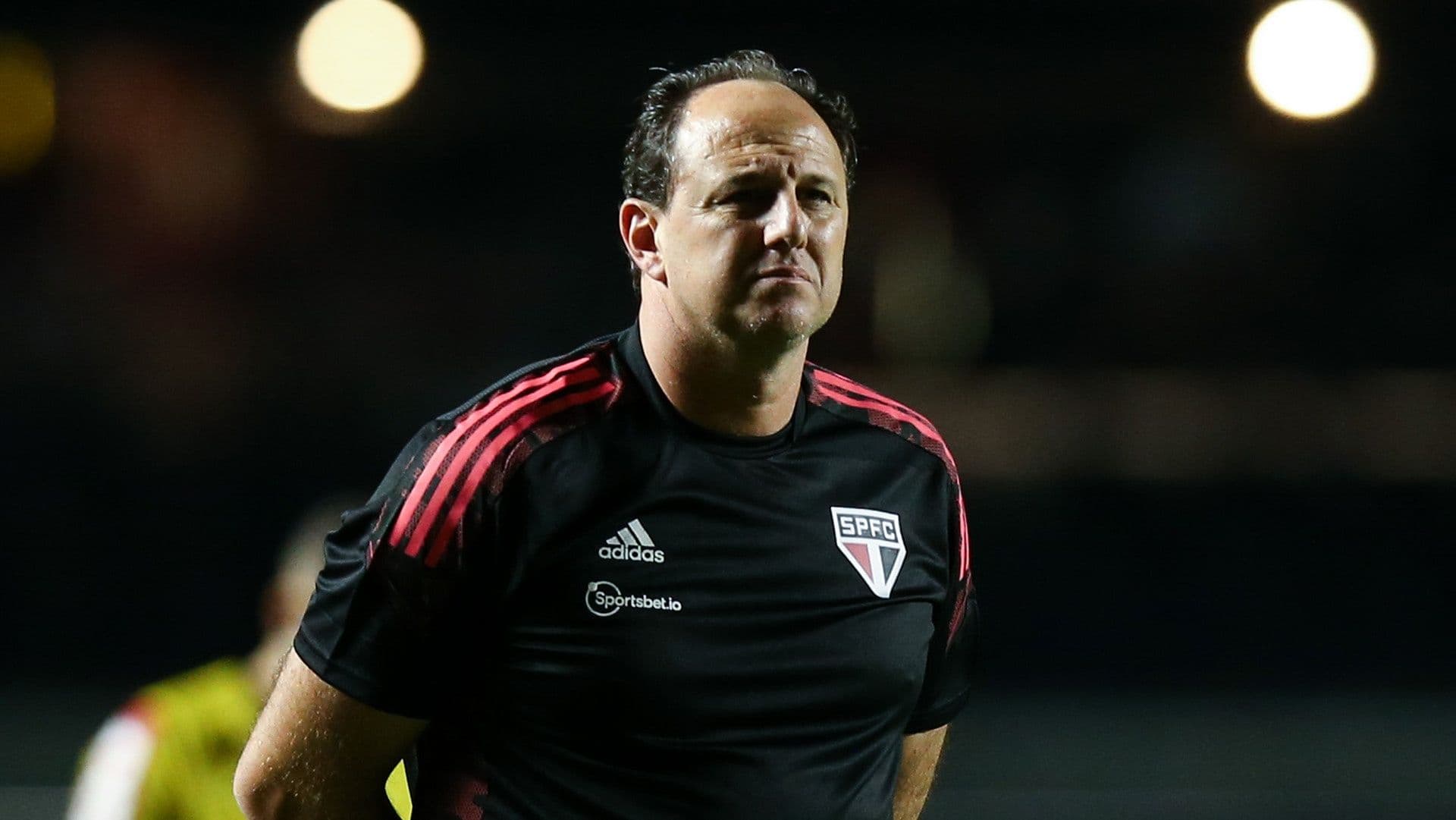 O São Paulo vive um momento de tensão após o desentendimento entre o técnico Rogério Ceni e o atacante Marcos Paulo, e este cara aceitaria