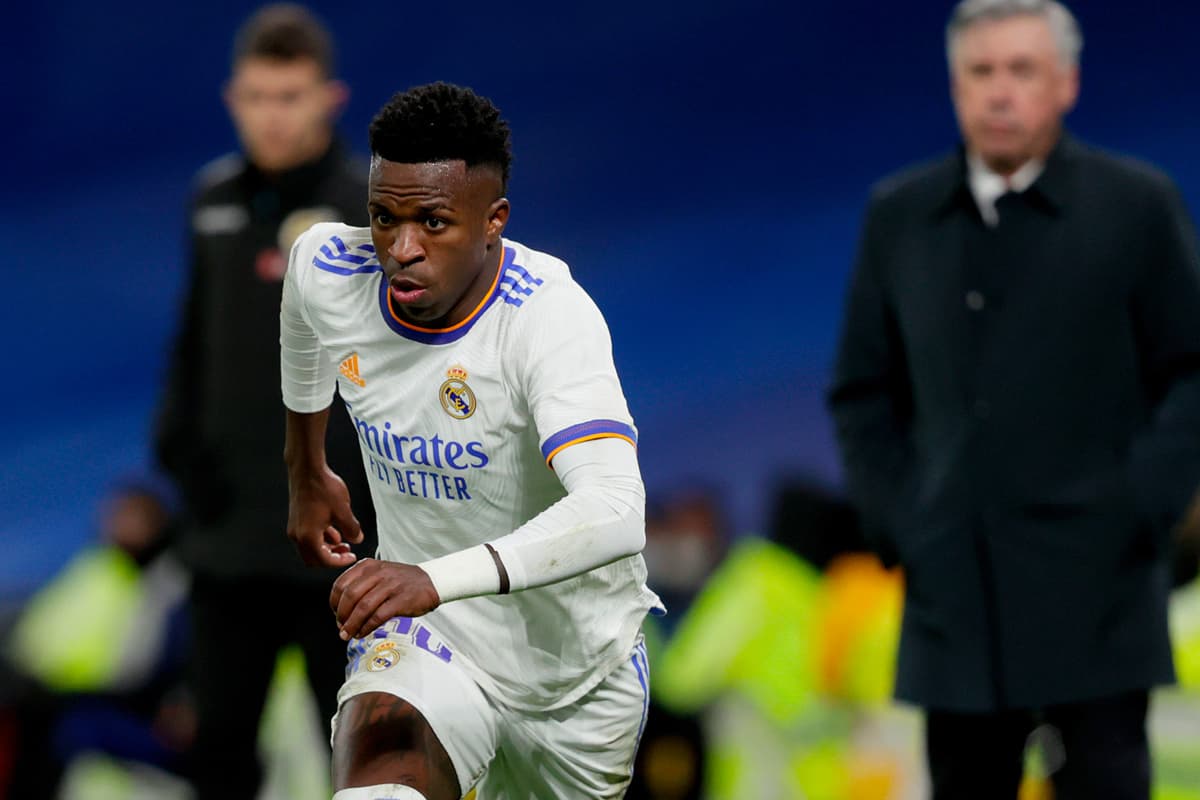 O técnico do Real Madrid veio avaliar as faltas que Vinicius Junior recebeu no duelo contra o Mallorca e deu uma voltinha na 'tortilla', e explicou que é porque o brasileiro é "perigoso".