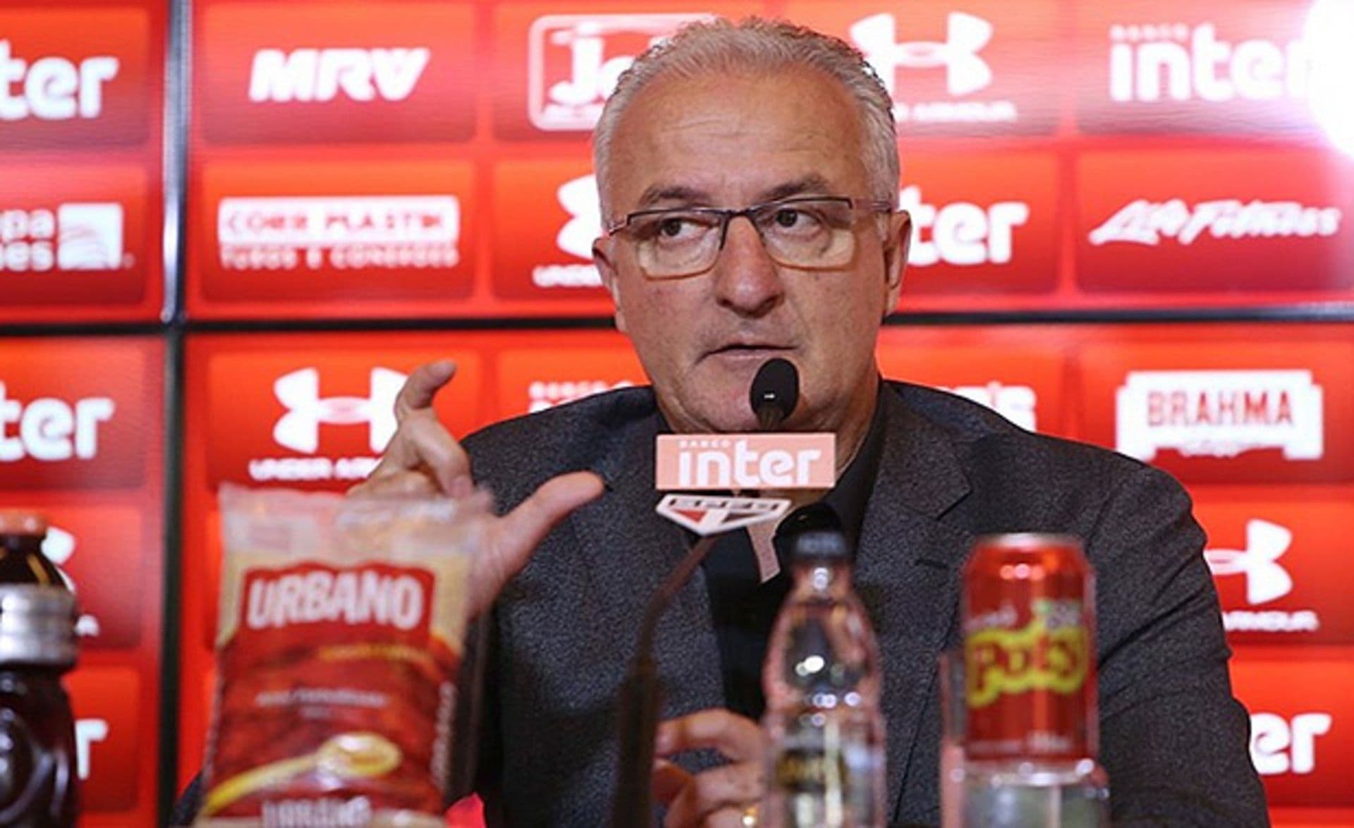 O técnico do São Paulo, Dorival Júnior, acompanhou após a vitória contra o América-MG que fará mudanças no tempo, mas de forma gradual