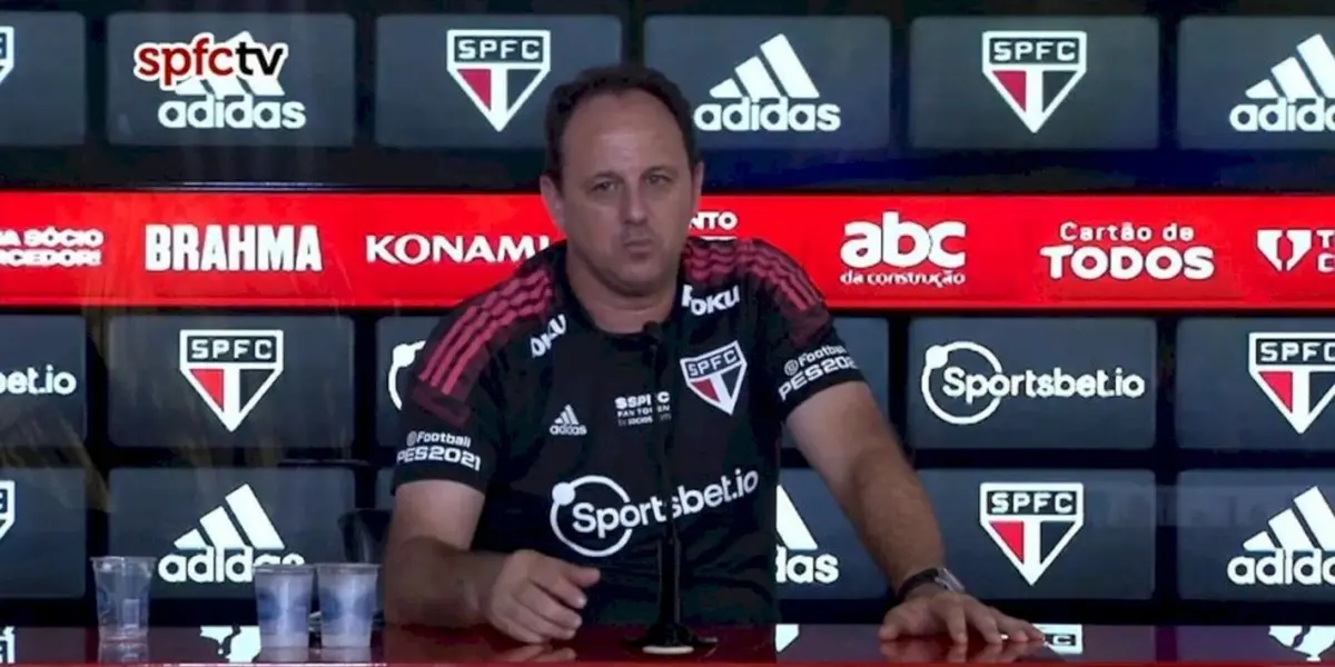 O técnico do São Paulo, Rogério Ceni, ficou desapontado com a derrota para o Botafogo na estreia do Brasileirão