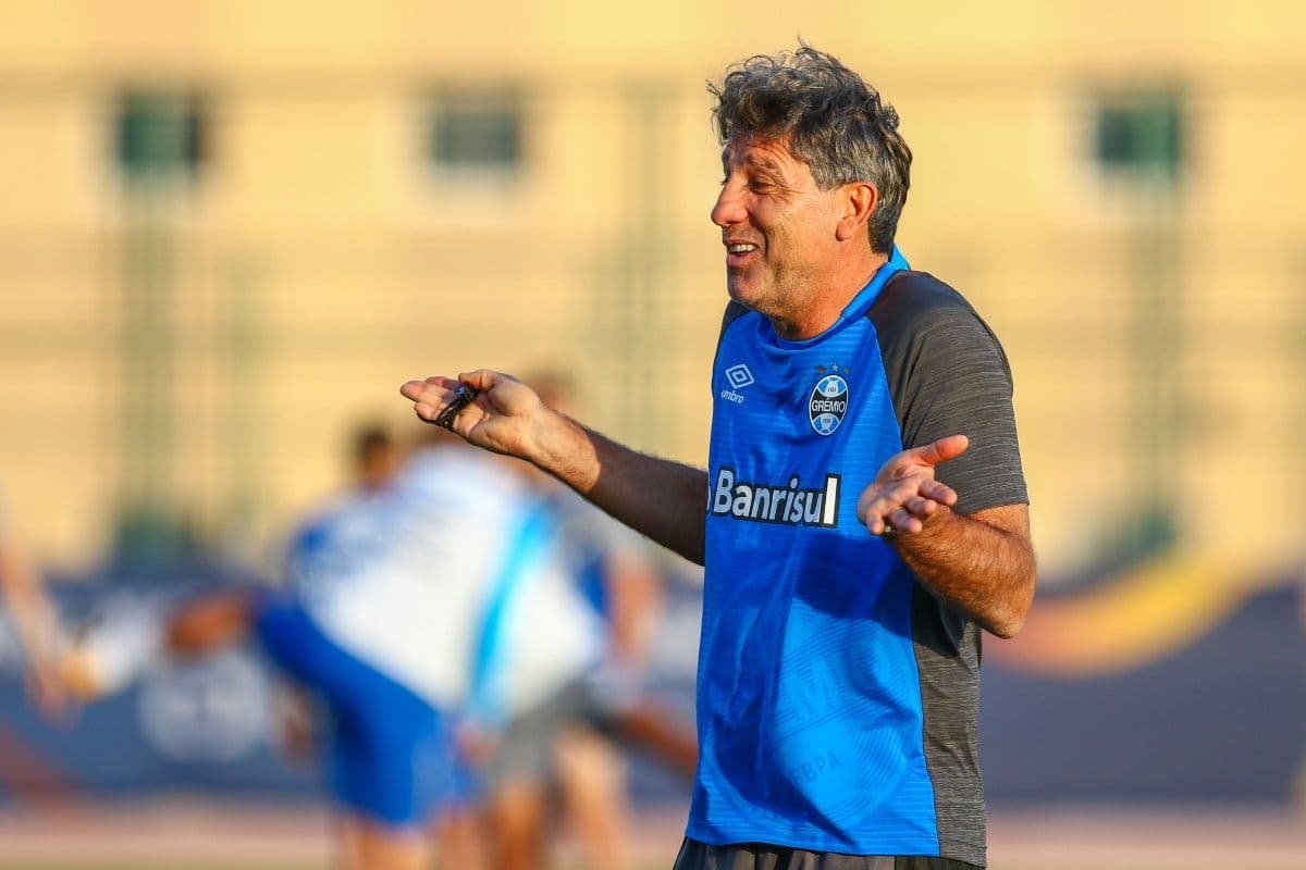 O técnico Renato Gaúcho, do Grêmio, está em busca de contratações para a temporada 2023