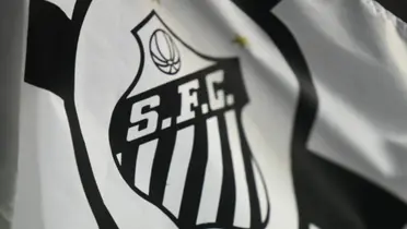 O torcedor santista não tem um dia de paz na Vila Belmiro