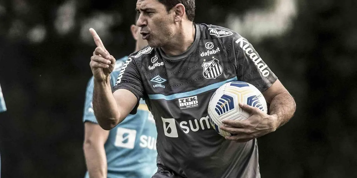 O treinador assumiu o cargo em 2021, substituindo Fernando Diniz