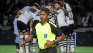 O Vasco está se queixando muito sobre a arbitragem da partida e que ela influenciou até nisso