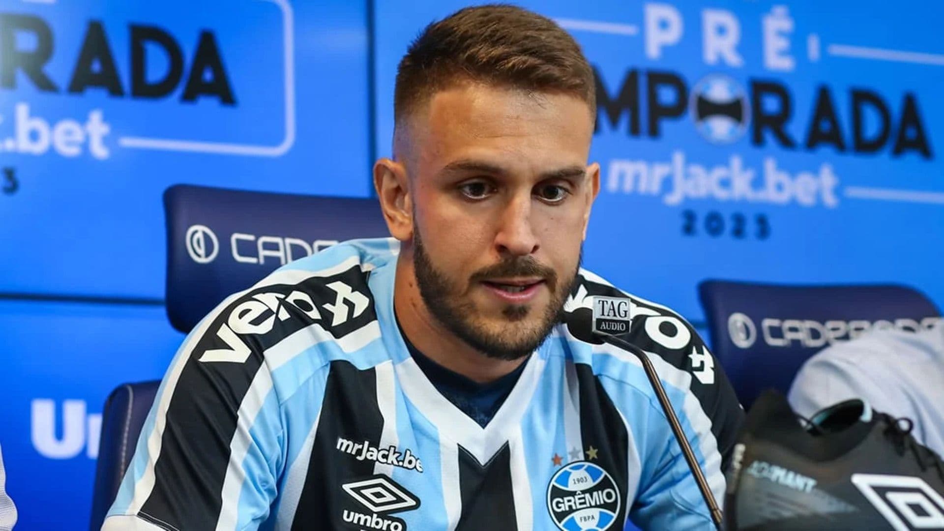 O zagueiro Bruno Uvini, atualmente no Grêmio, poderia estar planejando uma saída do clube em 2023 para retornar à Itália