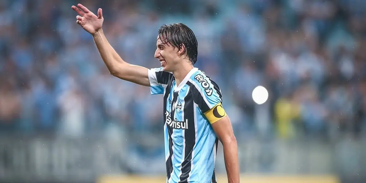 O zagueiro Pedro Geromel deu um passo importante para seu retorno ao Grêmio nesta segunda-feira (28). O jogador participou de seu primeiro