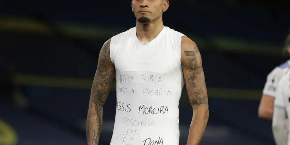 Os bávaros buscam manter os serviços do brasileiro, um jogador-chave entre os brancos. O louco, que ainda não sabe se continuará, pode perder sua estrela.