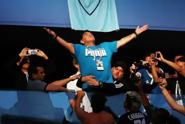 Os dois craques do futebol sul-americanos já demonstraram carinho mútuo em público e, após a morte do argentino, Renato Gaúcho inclusive vestiu uma camisa da Argentina com o nome de Maradona às costas