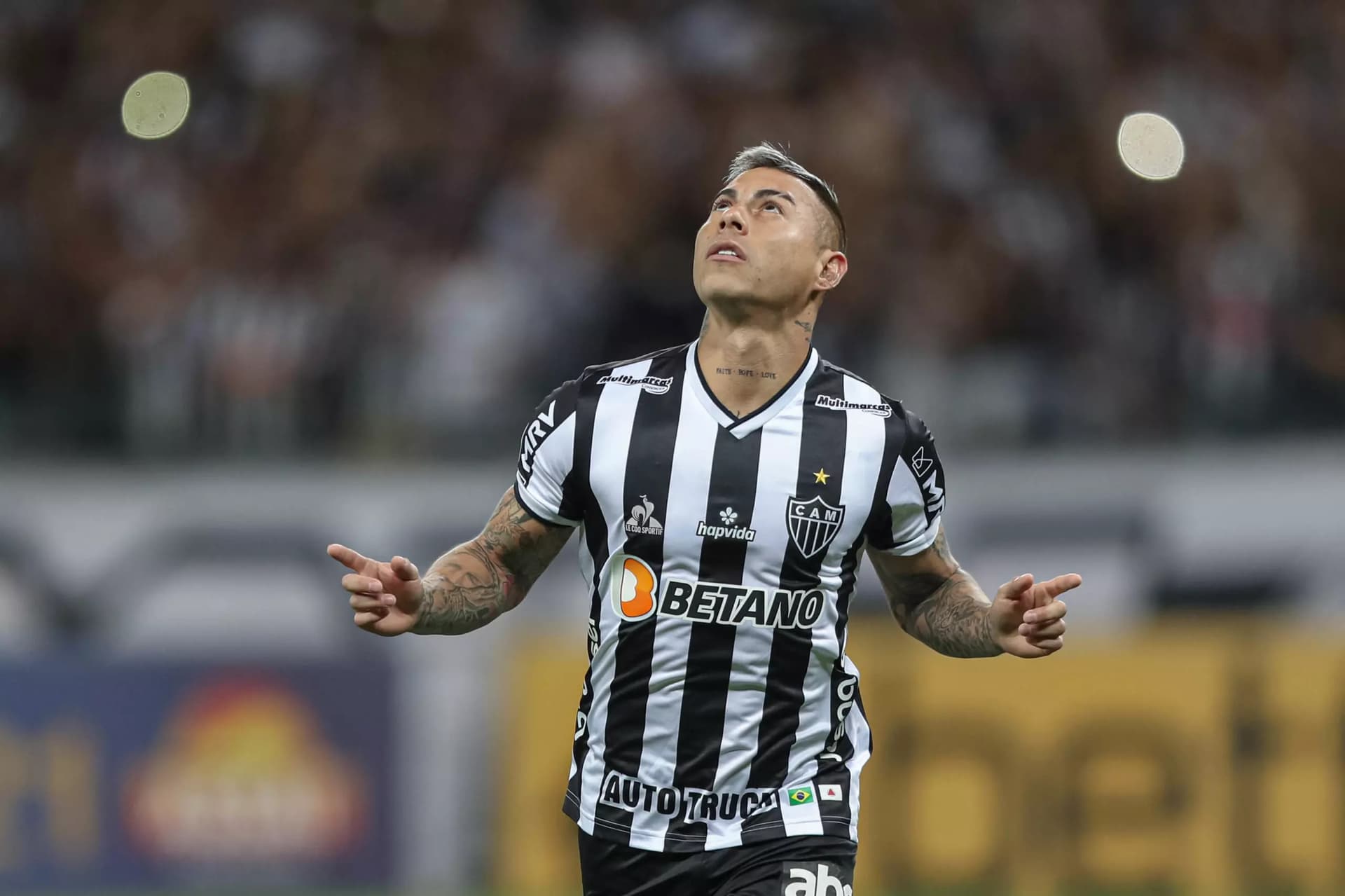 Os torcedores do Emelec gritaram "você não vai ao Mundial", em alusão ao protesto do Chile contra o Equador na Fifa