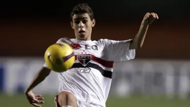 Oscar em ação pelo São Paulo, em seus primeiros jogos no time profissional do Tricolor Paulista