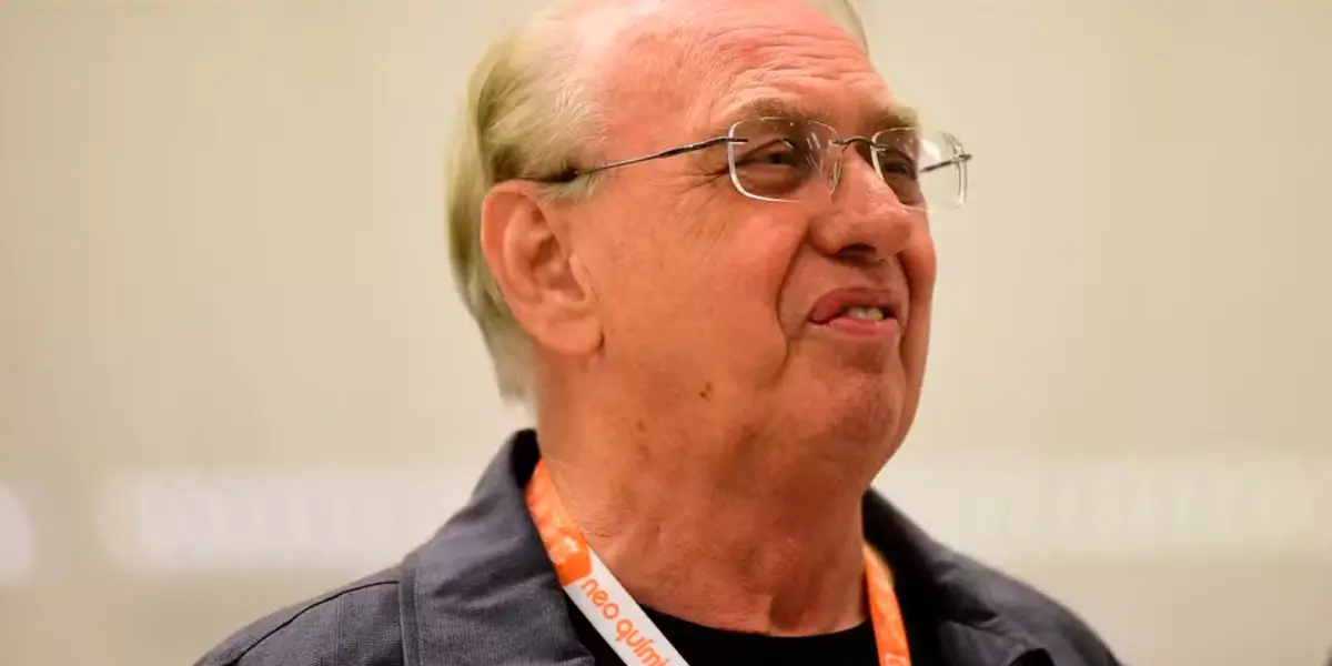 Osmar Stabile, presidente do Corinthians, antes de jogo contra o Vitória — Foto: Marcos Ribolli